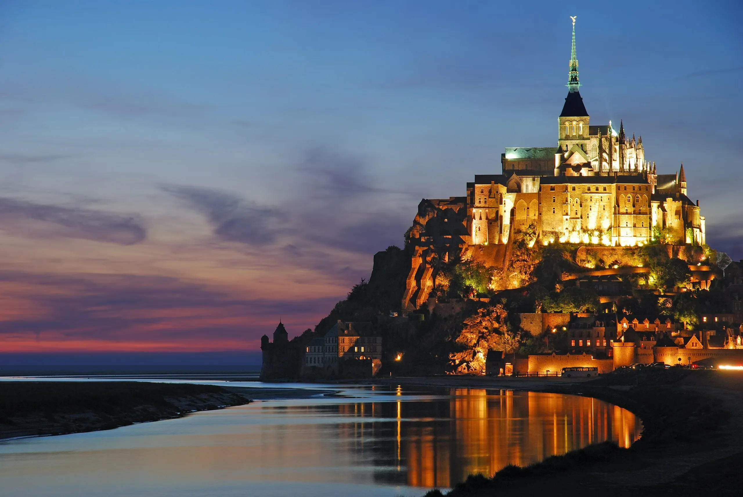 Seasonal & Special Events: Equinox Tides, Summer Evenings, Pilgrimages & Cultural Programs